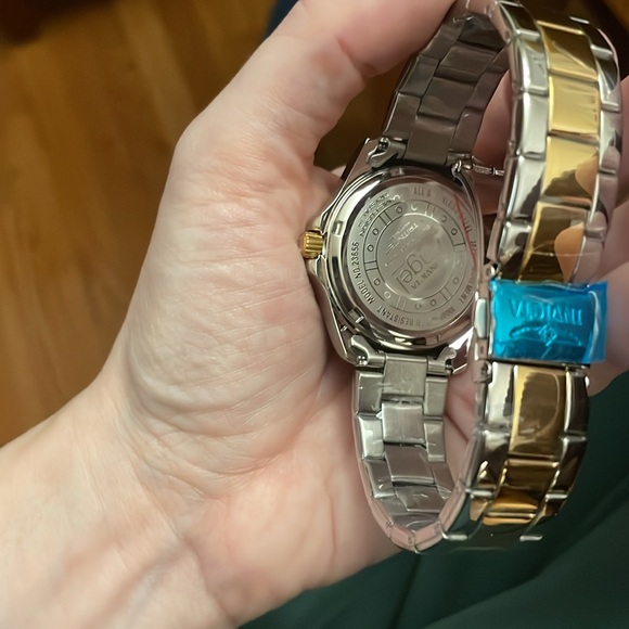 Angel Lady- InVicta New in Box
Model 20323 - Ladies Watch Quartz